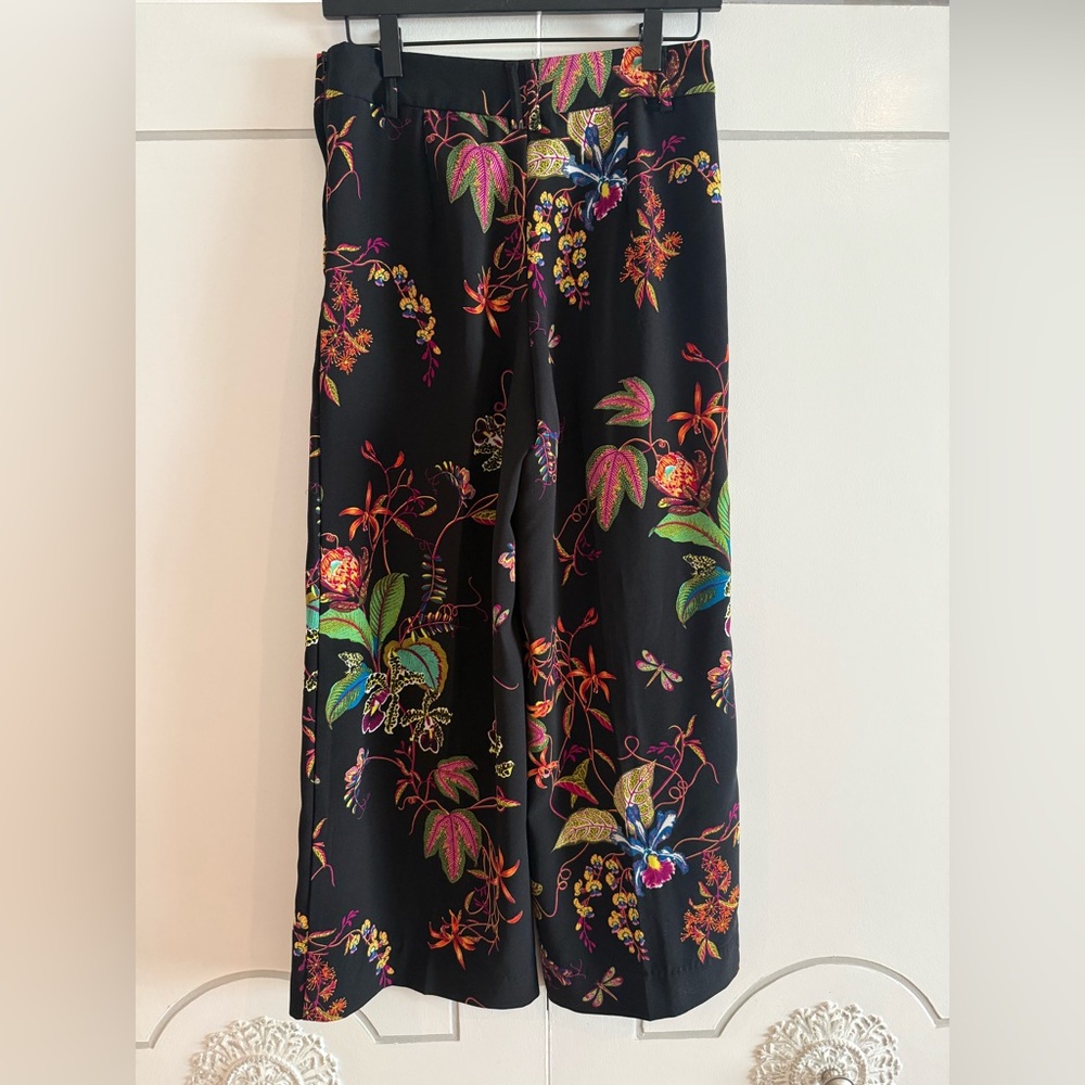 H&M Colorful Bright Floral Wide Leg Gaucho Cropped Pants - Picture 8 of 10